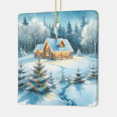 Serene blokhut in een winterbos keramisch ornament (Links)