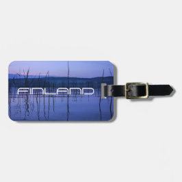 Serene en misty Lake na hevige regen Bagagelabel