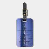 Serene en misty Lake na hevige regen Bagagelabel (Voorkant verticaal)