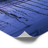 Serene en misty Lake na hevige regen Poster (Hoek)