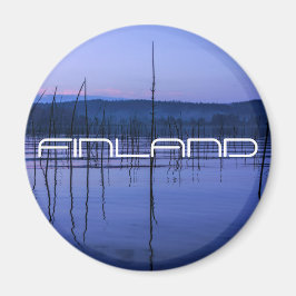 Serene en misty Lake na zware regenmagnet Magneet