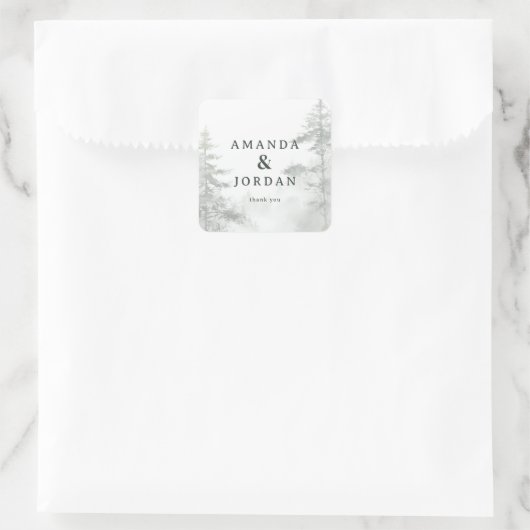 Serene Gray Misty Forest Scene Vierkante Sticker (Tas)