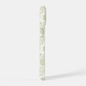 Serene Groene Bloemige Monogram iPhone 15 Case (Rechterkant)