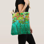 serene groene vijver met lilypads tote bag (Dichtbij)