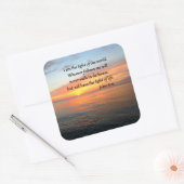 SERENE JOHANNES 8:12 ZONSOPKOMST OVER DE OCEAAN VIERKANTE STICKER (Envelop)