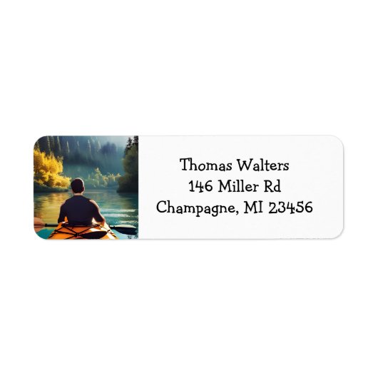 Serene Kayaking Scene | Man in Kajak in Bergen Etiket (Voorkant)