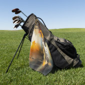 Serene levendige Autumn River landschap schilderij Golfhanddoek (Groen)