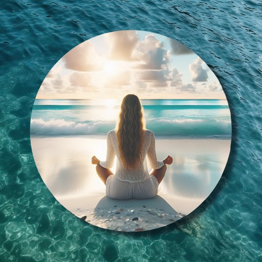 Serene meditatie aan de oceaan ronde sticker