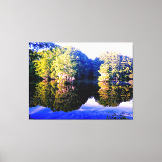 Serene meer met boomreflecties canvas afdruk