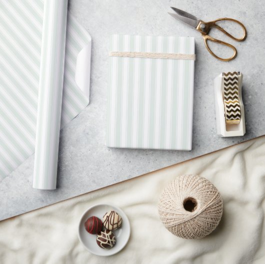 Serene Mint Minimalistische Strepen Cadeaupapier (Crafts)