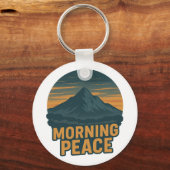 Serene Mountain Sunrise Retro Emblem Sleutelhanger (Achterkant)