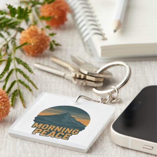 Serene Mountain Sunrise Retro Emblem Sleutelhanger (Voorkant Rechts)
