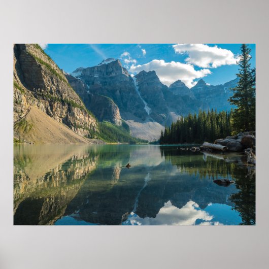 Serene Mountains Behind River Natuur Scene Poster (Voorkant)
