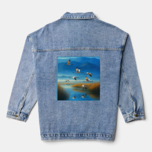 Serene natuurmeer scène met vliegende kraanvogel T Denim Jacket