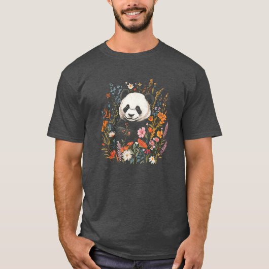 Serene Panda te midden van een bloemenwonderland T-shirt (Voorkant)