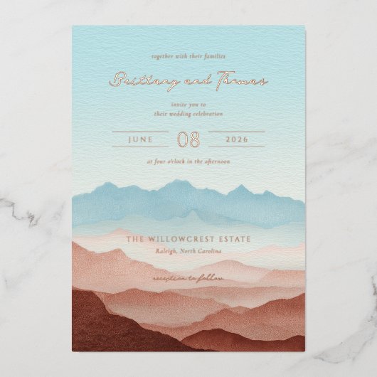 Serene Pastel Bergsilhouetten Folie Uitnodiging (Voorkant)