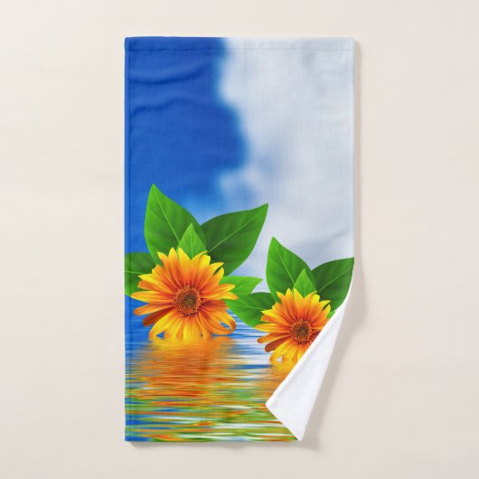 Serene Peaceful Ocean Water Flower Cloud Art Scene Bad Handdoek (Handdoek)