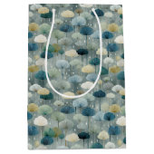 Serene Regentuin Bloemmotief (1) Medium Cadeauzakje (Voorkant)