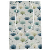 Serene Regentuin Bloemmotief (5) Medium Cadeauzakje (Voorkant)