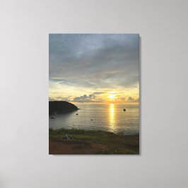 Serene schoonheid van een zonsondergang boven de o canvas afdruk