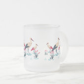 Serene Stork Sanctuary - Elegante vijverscène Matglas Koffiemok (Voorkant rechts)