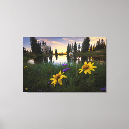 Serene Sunrise over een Colorado Pond Canvas Afdruk (Voorkant)