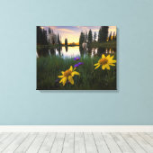 Serene Sunrise over een Colorado Pond Canvas Afdruk (Insitu (Houten vloer))