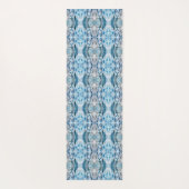 Serene symmetric ice blue abstract pattern yogamat (Achterkant)