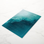 Serene Teal Waterverf Golven Folie Uitnodiging (Gedraaid)