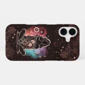 Serene vrouw in een kosmische bloemendroom iPhone 16 hoesje (Achterkant horizontaal)