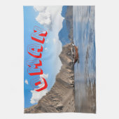 Serene wateren en majestueuze Omaanse bergen Theedoek (Verticaal)