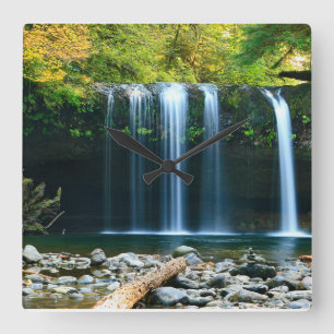Serene Waterfall Vierkante Klok