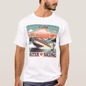 Serene Waters: Vrouw op boot met I Love Water Ski T-shirt (Voorkant)