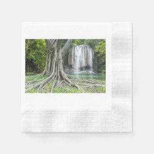 Serene Waterval en Majestic Tree Natuur servet
