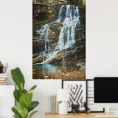 Serene waterval in de natuur poster (Thuiskantoor)