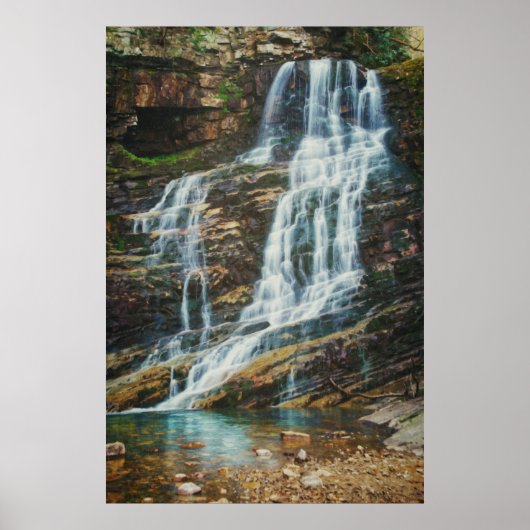 Serene waterval in de natuur poster (Voorkant)