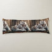 Serene White Tiger Companions Lichaamskussen (Achterkant)