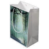 Serene Wilgenboom Reflectie Natuur Kunst (4) Medium Cadeauzakje (Achterkant Gekanteld)