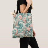 Serene zeekust wervelt: Pastel Ocean fluistert Tote Bag (Dichtbij)