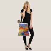 Serene Zonsondergang Zeilboot Kunst Tote Bag (Op model)