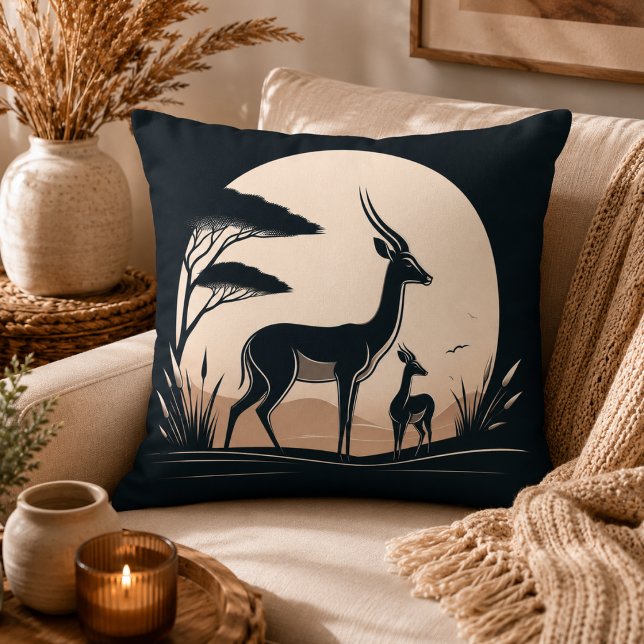 Sereniteit in Beweging Antilope-Geïnspireerd Kussen (Serenity in Motion Antelope-Inspired Throw Pillow)