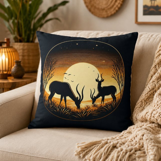 Sereniteit in Beweging Antilope-Geïnspireerd Kussen (Serenity in Motion Antelope-Inspired Throw Pillow)