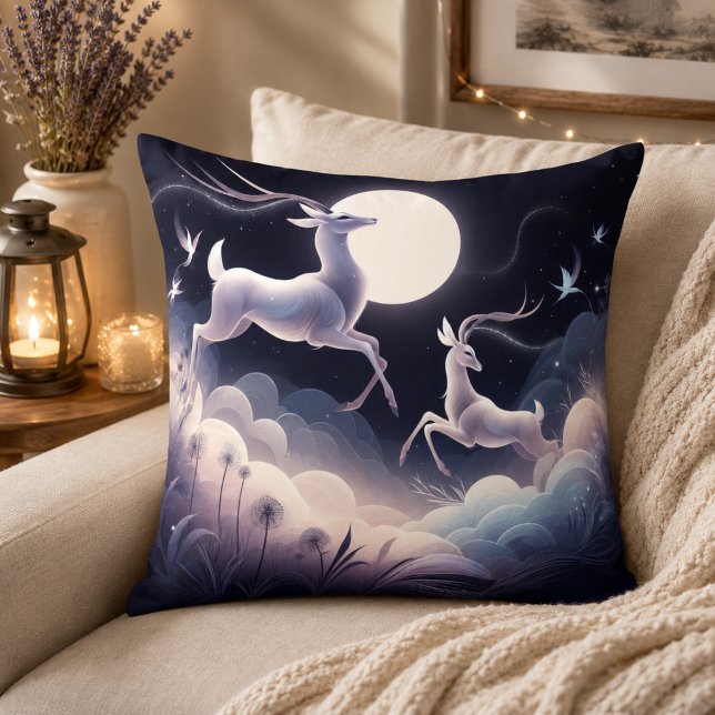Sereniteit in Beweging Antilope-Geïnspireerd Kussen (Serenity in Motion Antelope-Inspired Throw Pillow)