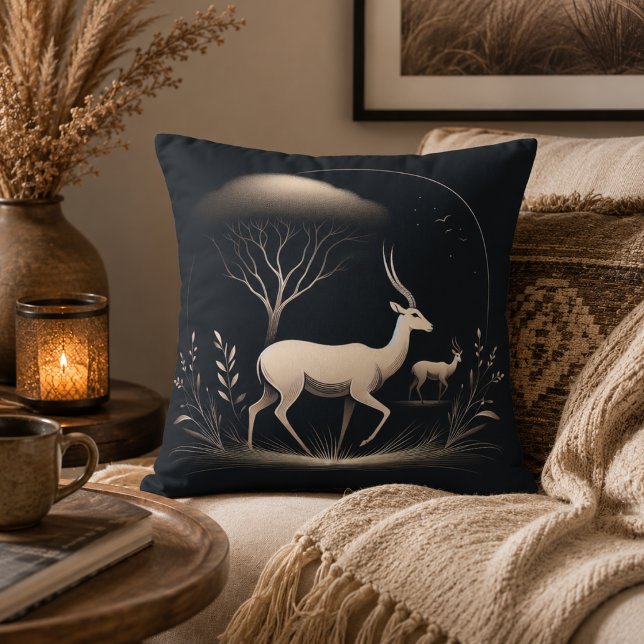 Sereniteit in Beweging Antilope-Geïnspireerd Kussen (Serenity in Motion Antelope-Inspired Throw Pillow)