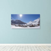 Sereniteit in een dorp Vald'Isere Canvas Afdruk (Insitu (Houten vloer))
