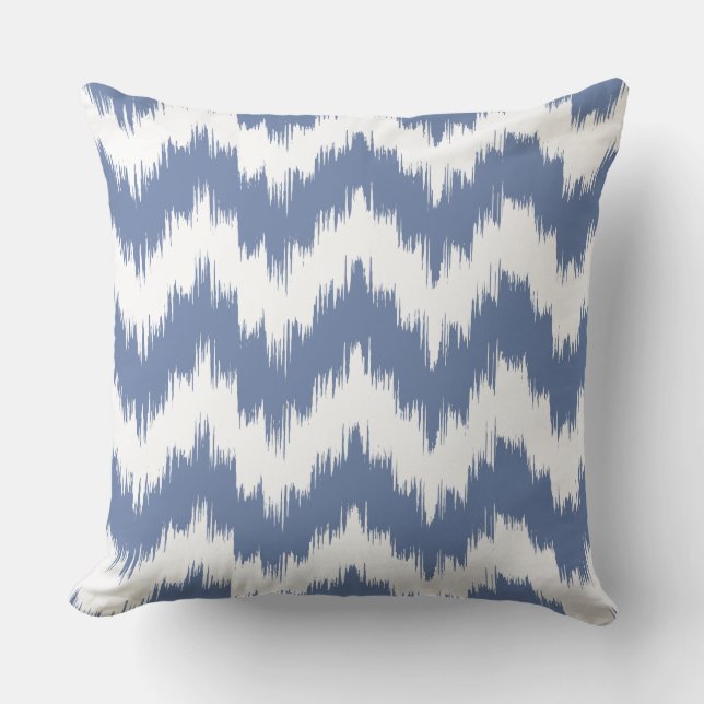SERENITY BLUE Ikat Chevron Pillow Kussen (Voorkant)