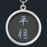 Serenity Japans Kanji Calligraphy Symbol Zilver Vergulden Ketting<br><div class="desc">Voor meer als dit, bezoek Over dit ontwerp: Kanji zijn de goedgekeurde logografische (of ideaografische) Chinese karakters die in het moderne Japanse schrijfsysteem worden gebruikt. De Japanse term "kanji" voor de Chinese karakters betekent letterlijk "Han karakters" en is dezelfde geschreven term in de Chinese taal om te verwijzen naar het...</div>