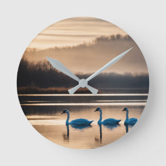🌿 Serenity of Swans – Abstract minimalistisch mee Ronde Klok