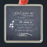 Serenity Prayer Chalkboard Gifts Metalen Ornament<br><div class="desc">De prachtige Serenity Prayer luidt: God geef me de sereniteit om de dingen te accepteren die ik niet kan veranderen, de moed om de dingen te veranderen die ik kan en de wijsheid om het verschil te weten. Het wordt geschreven in de doopvonten van de kartonstijl en tekst op een...</div>