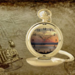 Serenity Prayer Oranje Seascape Sunset Zakhorloge<br><div class="desc">Klassiek en stijlvol zakhorloge met zwarte cijfers die een dramatische,  oranje zonsondergang boven water bevatten,  samen met het inspirerend Prayer van de Serenity in gestileerde,  zwarte tekst. Kies uit een gouden of zilvermetalen afwerking.</div>